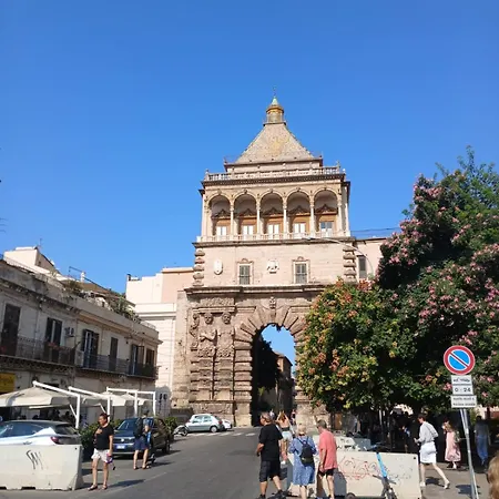 Bed & Breakfast Aziza House Palermo